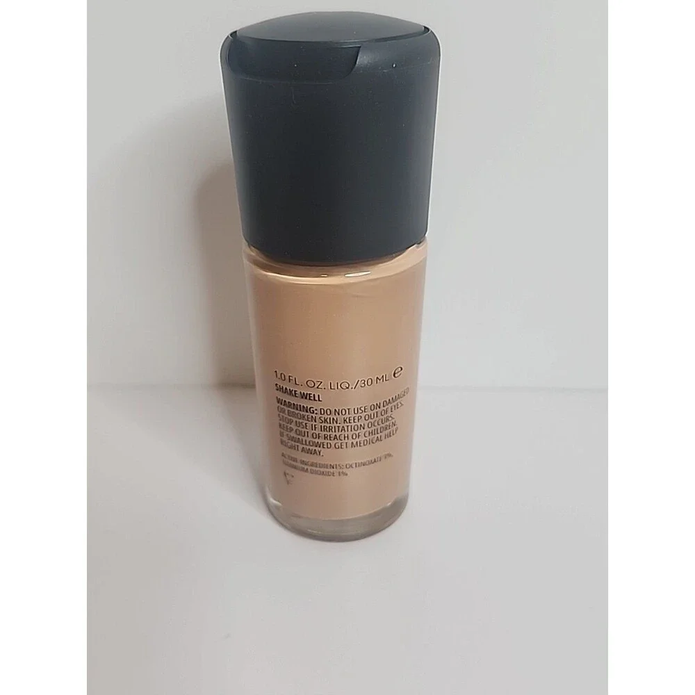 Mac NW33 Studio Fix Fluid Broad Spectrum SPF 15 24HR Matte Foundation NIB